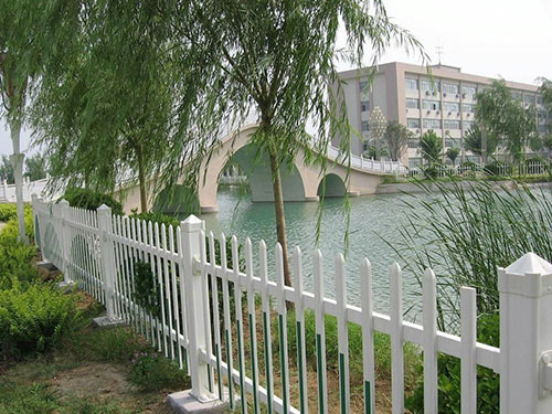 pvc園林護(hù)欄圖片3 pvc園林護(hù)欄圖片3