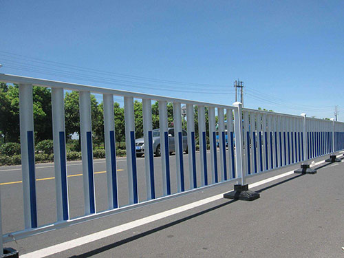 道路鋅鋼護(hù)欄安裝圖片2 道路鋅鋼護(hù)欄安裝圖片2